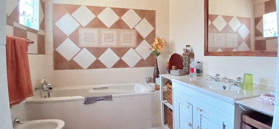 5 Bedroom Property for Sale in La Provance Free State